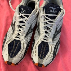 Men’s Mizuno White and Navy Athletic Shoes size 12